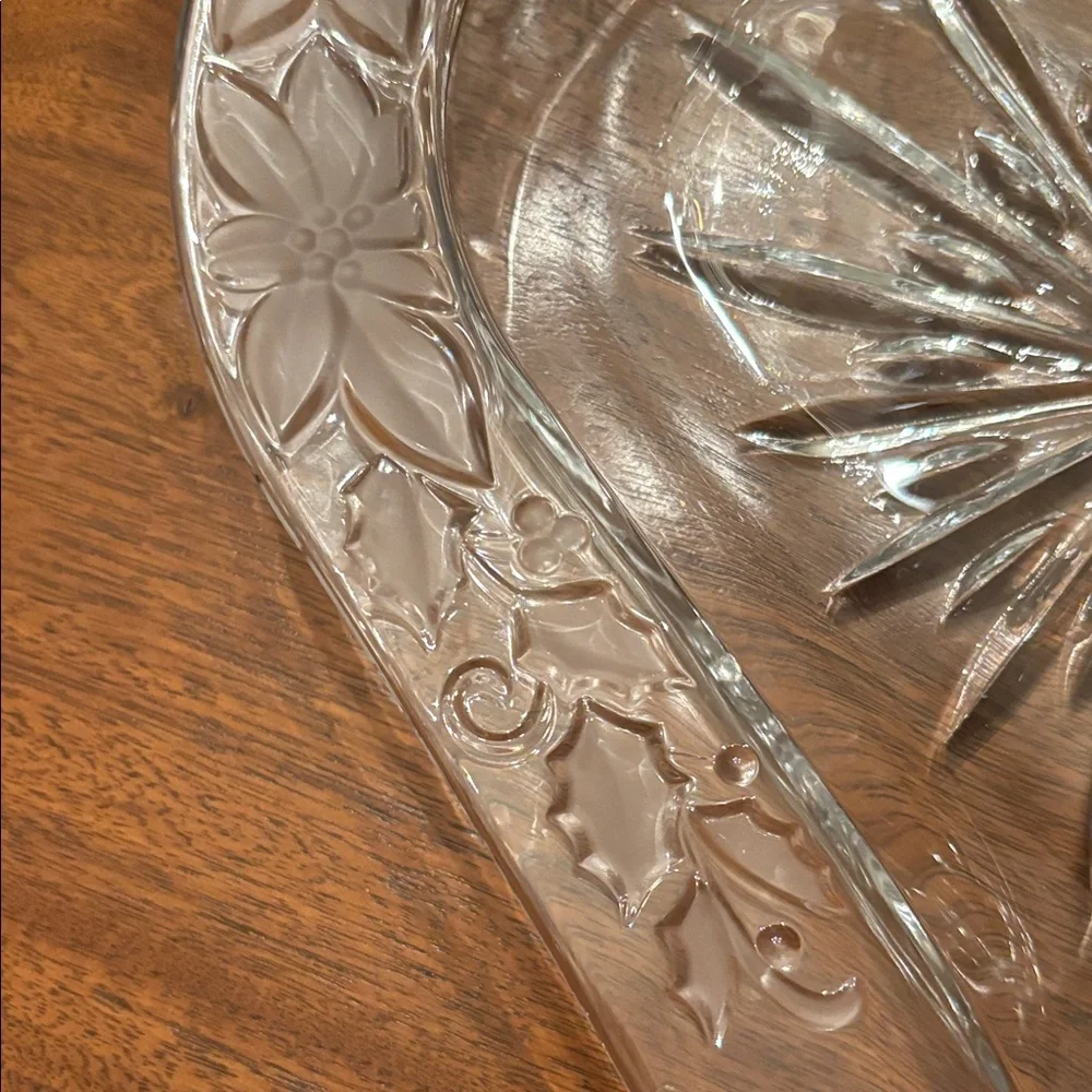 Heart-Shaped Glass Dish with Floral Design - Picture 3 of 7